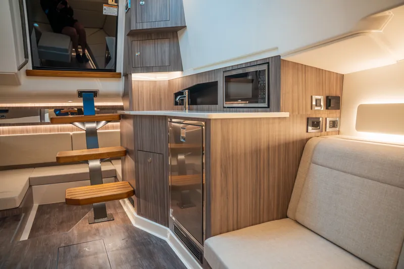 Slide: The Image of Sea Ray Sundancer 370 Outboard 2026 - 29