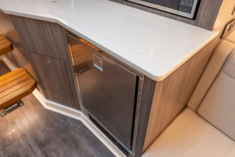 Slide: The Image of Sea Ray Sundancer 370 Outboard 2026 - 32