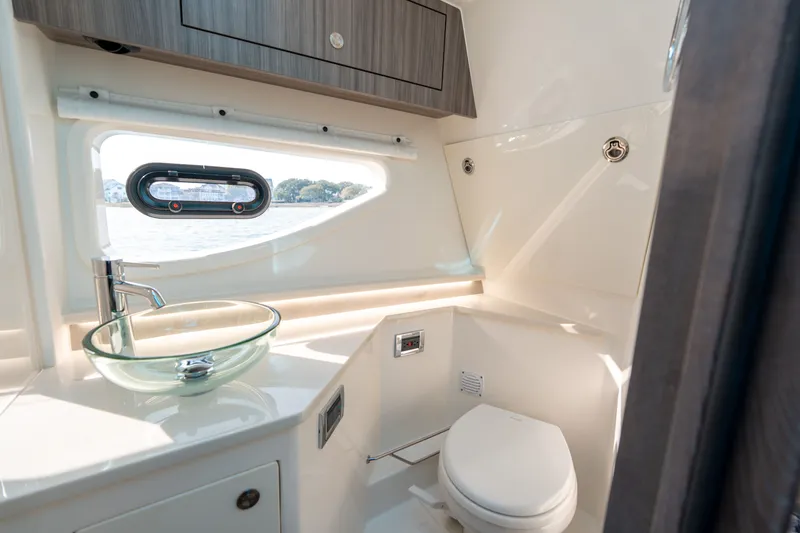 Slide: The Image of Sea Ray Sundancer 370 Outboard 2026 - 35