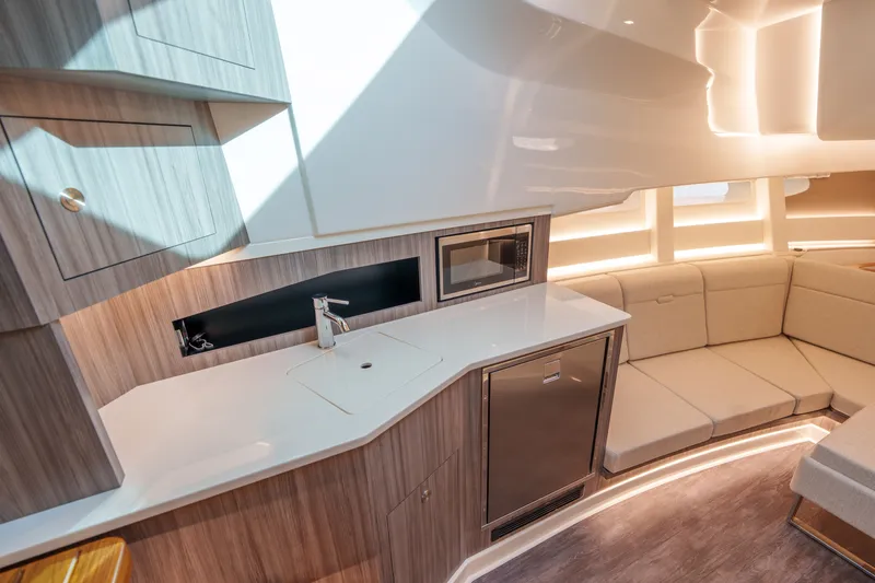 Slide: The Image of Sea Ray Sundancer 370 Outboard 2026 - 37
