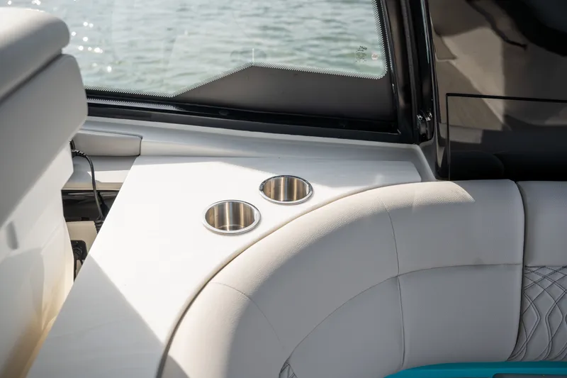 Slide: The Image of Sea Ray Sundancer 370 Outboard 2026 - 38