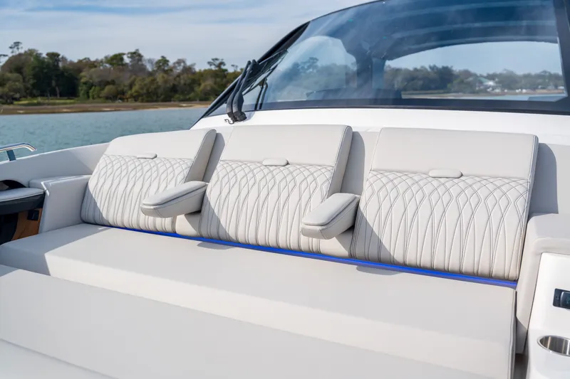 Slide: The Image of Sea Ray Sundancer 370 Outboard 2026 - 40