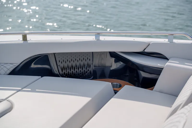 Slide: The Image of Sea Ray Sundancer 370 Outboard 2026 - 41