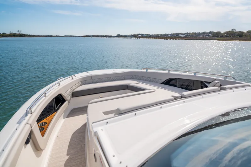 Slide: The Image of Sea Ray Sundancer 370 Outboard 2026 - 43