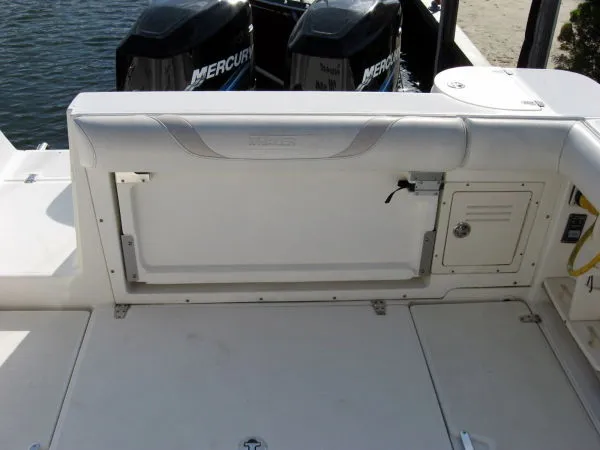 Slide: The Image of Boston Whaler 255 Conquest 2004 - 10