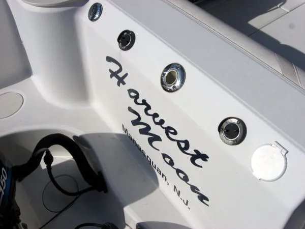 Slide: The Image of Boston Whaler 255 Conquest 2004 - 6