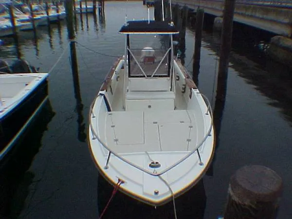 Slide: The Image of Robalo 25 CC 1983 - 1