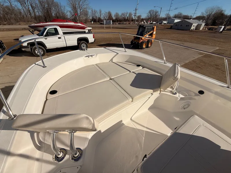 Slide: The Image of Boston Whaler 210 Montauk 2022 - 10