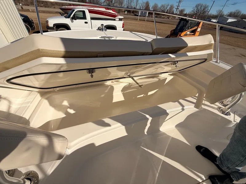 Slide: The Image of Boston Whaler 210 Montauk 2022 - 12