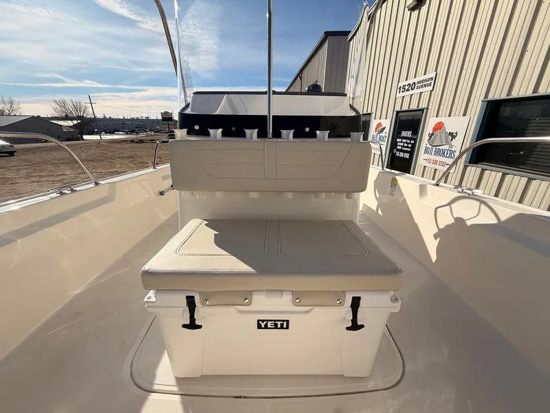 Slide: The Image of Boston Whaler 210 Montauk 2022 - 14