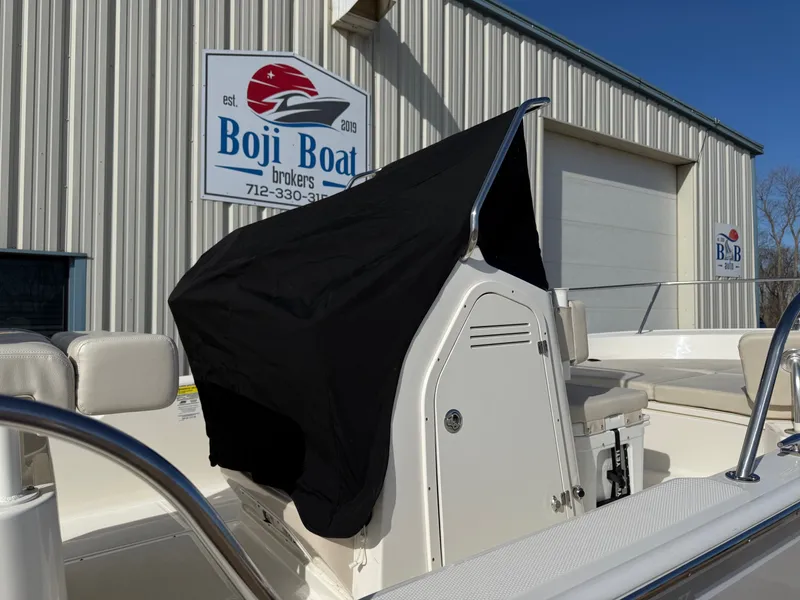 Slide: The Image of Boston Whaler 210 Montauk 2022 - 18