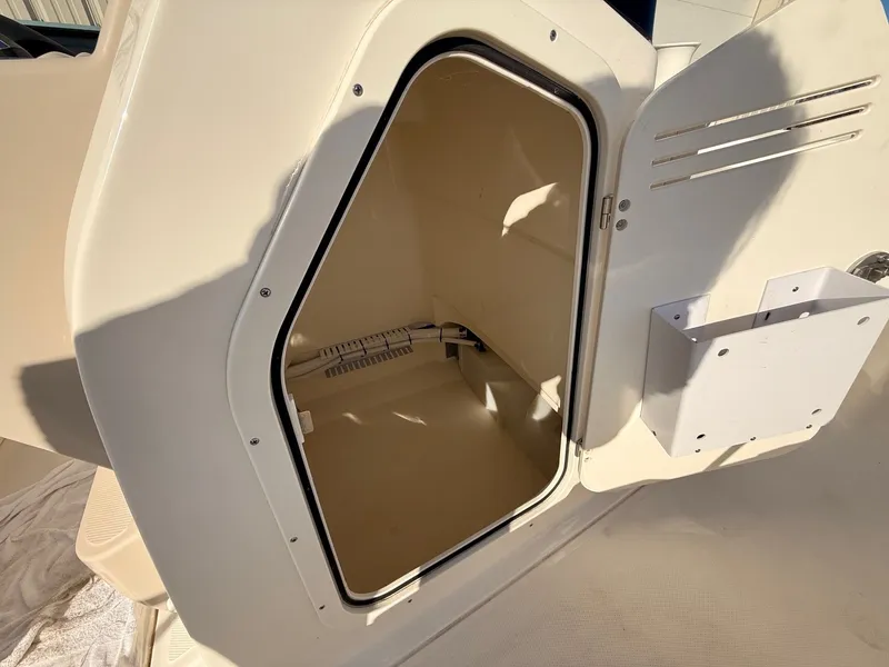 Slide: The Image of Boston Whaler 210 Montauk 2022 - 20