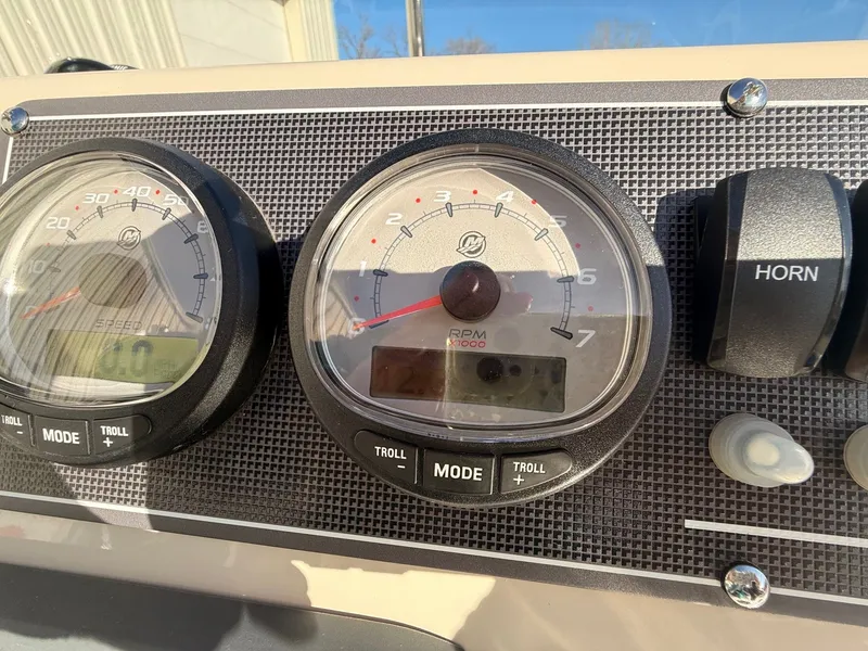 Slide: The Image of Boston Whaler 210 Montauk 2022 - 21