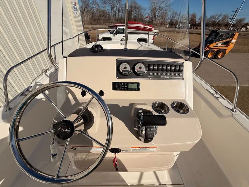 Slide: The Image of Boston Whaler 210 Montauk 2022 - 22