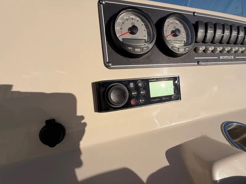 Slide: The Image of Boston Whaler 210 Montauk 2022 - 23