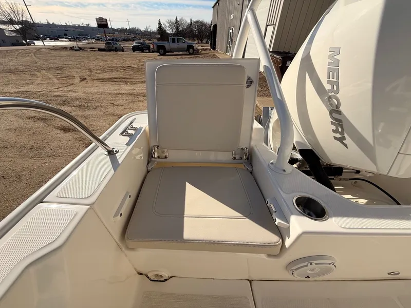 Slide: The Image of Boston Whaler 210 Montauk 2022 - 27