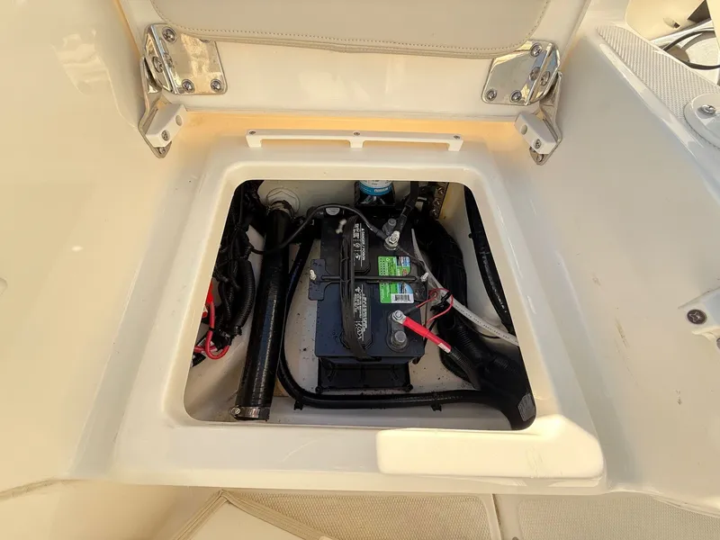 Slide: The Image of Boston Whaler 210 Montauk 2022 - 28