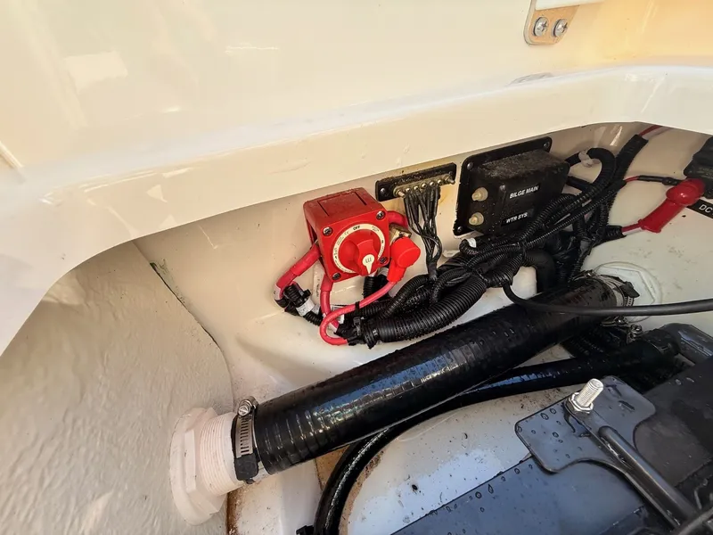 Slide: The Image of Boston Whaler 210 Montauk 2022 - 29