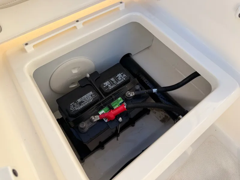 Slide: The Image of Boston Whaler 210 Montauk 2022 - 30