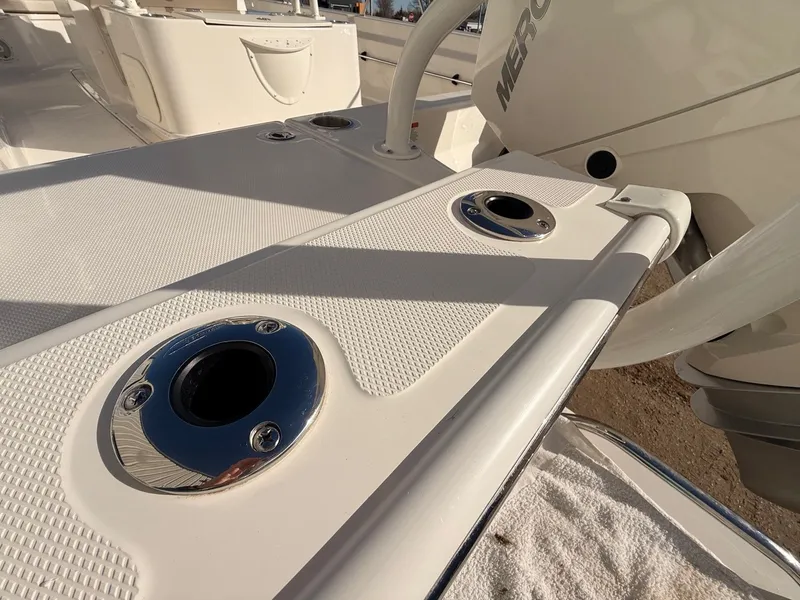 Slide: The Image of Boston Whaler 210 Montauk 2022 - 34