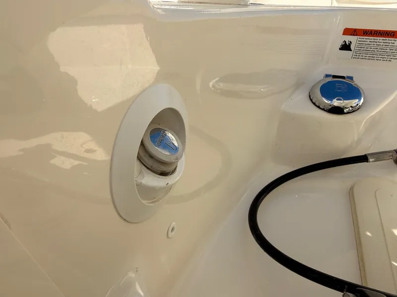 Slide: The Image of Boston Whaler 210 Montauk 2022 - 35