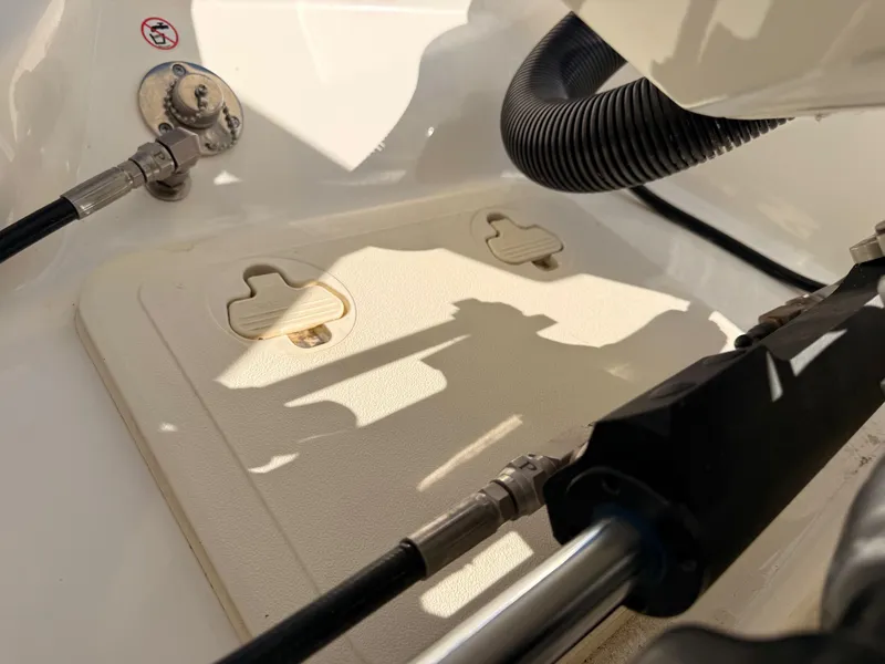 Slide: The Image of Boston Whaler 210 Montauk 2022 - 36