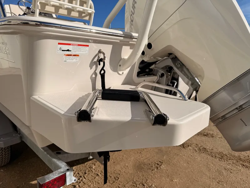 Slide: The Image of Boston Whaler 210 Montauk 2022 - 37