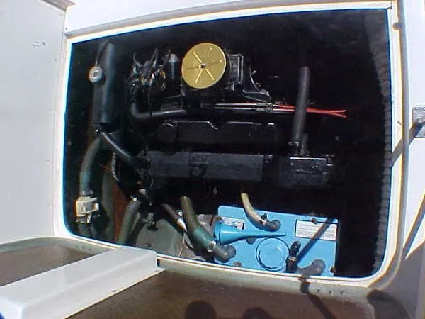 Slide: The Image of Bertram 28 Flybridge CRUISER 1973 - 6