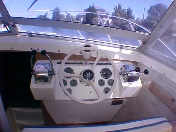 Slide: The Image of Bertram 28 Flybridge CRUISER 1973 - 9