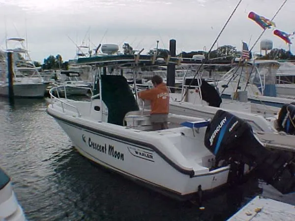 Slide: The Image of Boston Whaler OUTRAGE 2000 - 0
