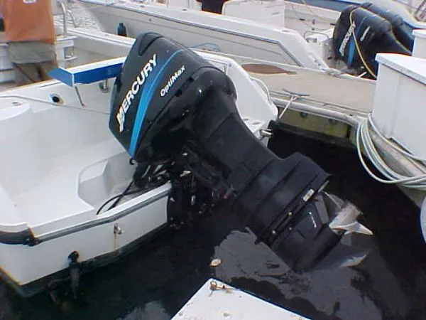 Slide: The Image of Boston Whaler OUTRAGE 2000 - 1