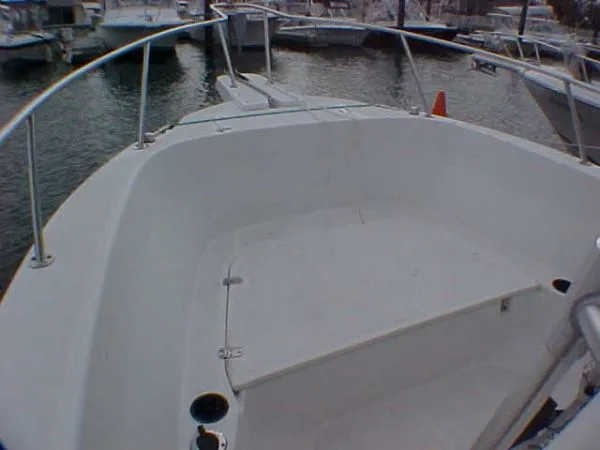 Slide: The Image of Boston Whaler OUTRAGE 2000 - 4