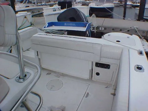Slide: The Image of Boston Whaler OUTRAGE 2000 - 6