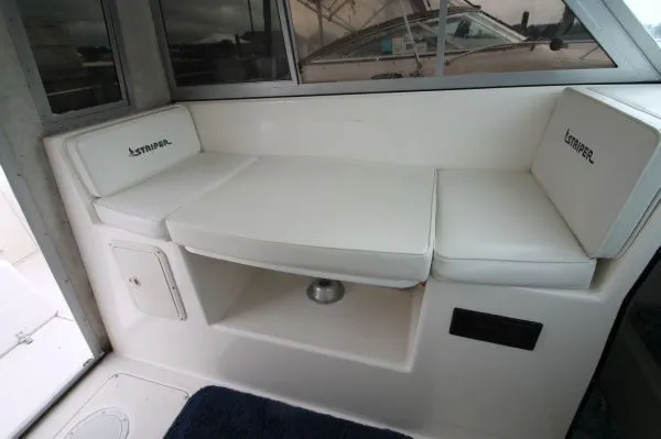 Slide: The Image of Seaswirl 2600 Sport Cabin 1999 - 11