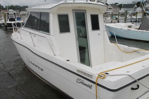 Slide: The Image of Seaswirl 2600 Sport Cabin 1999 - 3