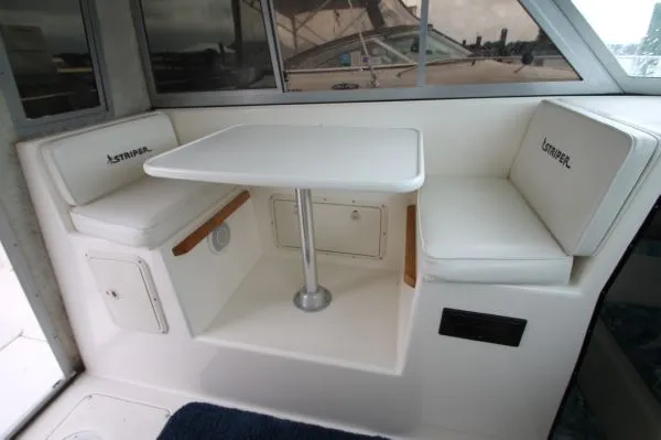 Slide: The Image of Seaswirl 2600 Sport Cabin 1999 - 4