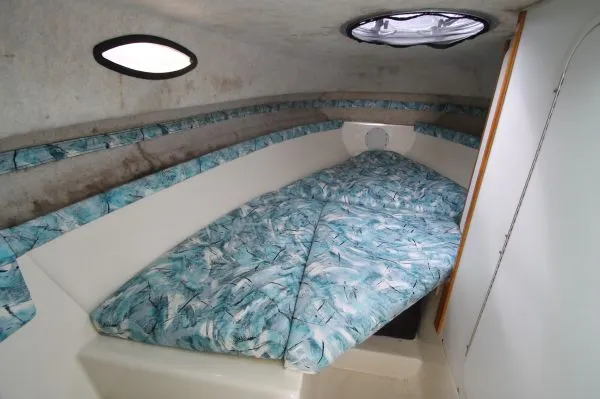 Slide: The Image of Seaswirl 2600 Sport Cabin 1999 - 8