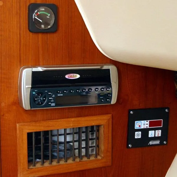 Slide: The Image of Tiara 2900 Open 2002 - 8