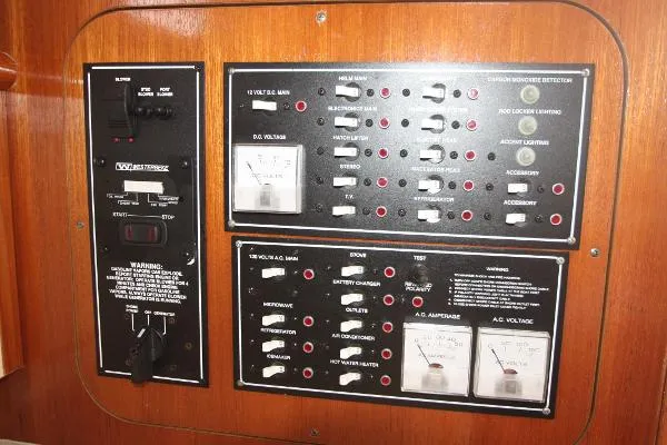 Slide: The Image of Pursuit 305 Offshore 2007 - 10