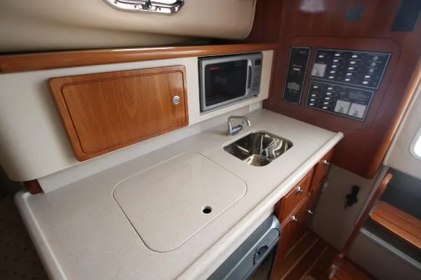 Slide: The Image of Pursuit 305 Offshore 2007 - 9