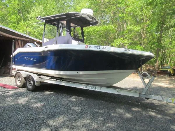Slide: The Image of Robalo R 200 Center Console 2018 - 0