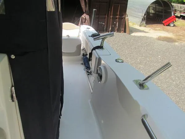 Slide: The Image of Robalo R 200 Center Console 2018 - 10