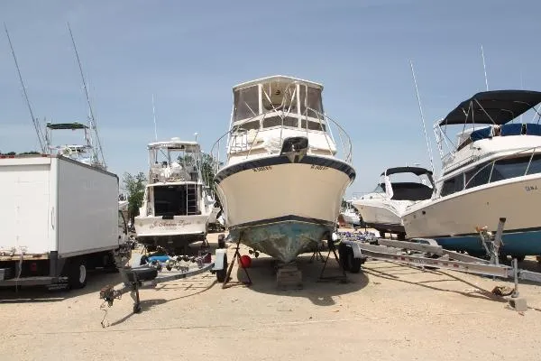 Slide: The Image of Hatteras 32 Sport Fisherman 1982 - 1