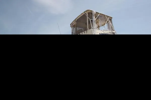 Slide: The Image of Hatteras 32 Sport Fisherman 1982 - 3