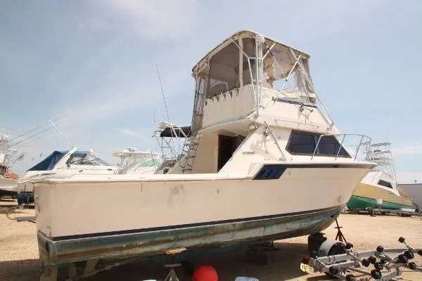 Slide: The Image of Hatteras 32 Sport Fisherman 1982 - 4