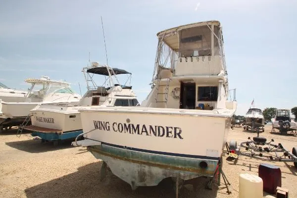 Slide: The Image of Hatteras 32 Sport Fisherman 1982 - 5