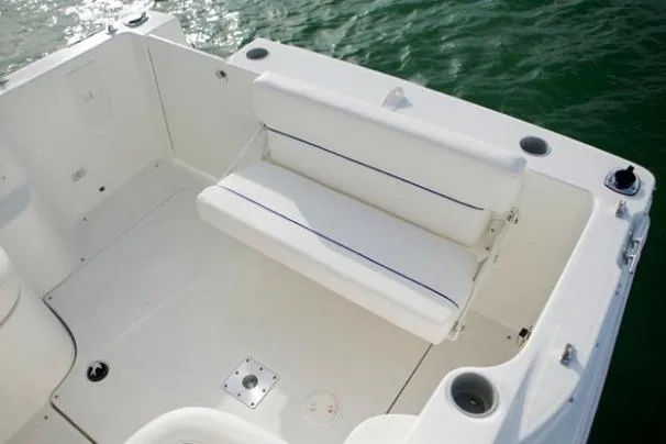 Slide: The Image of Bayliner 266 Discovery 2011 - 4