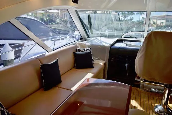 Slide: The Image of Sea Ray Sundancer 610 2012 - 1
