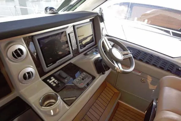 Slide: The Image of Sea Ray Sundancer 610 2012 - 5