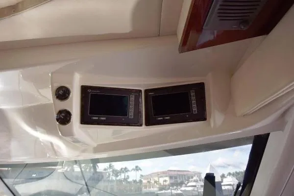 Slide: The Image of Sea Ray Sundancer 610 2012 - 9